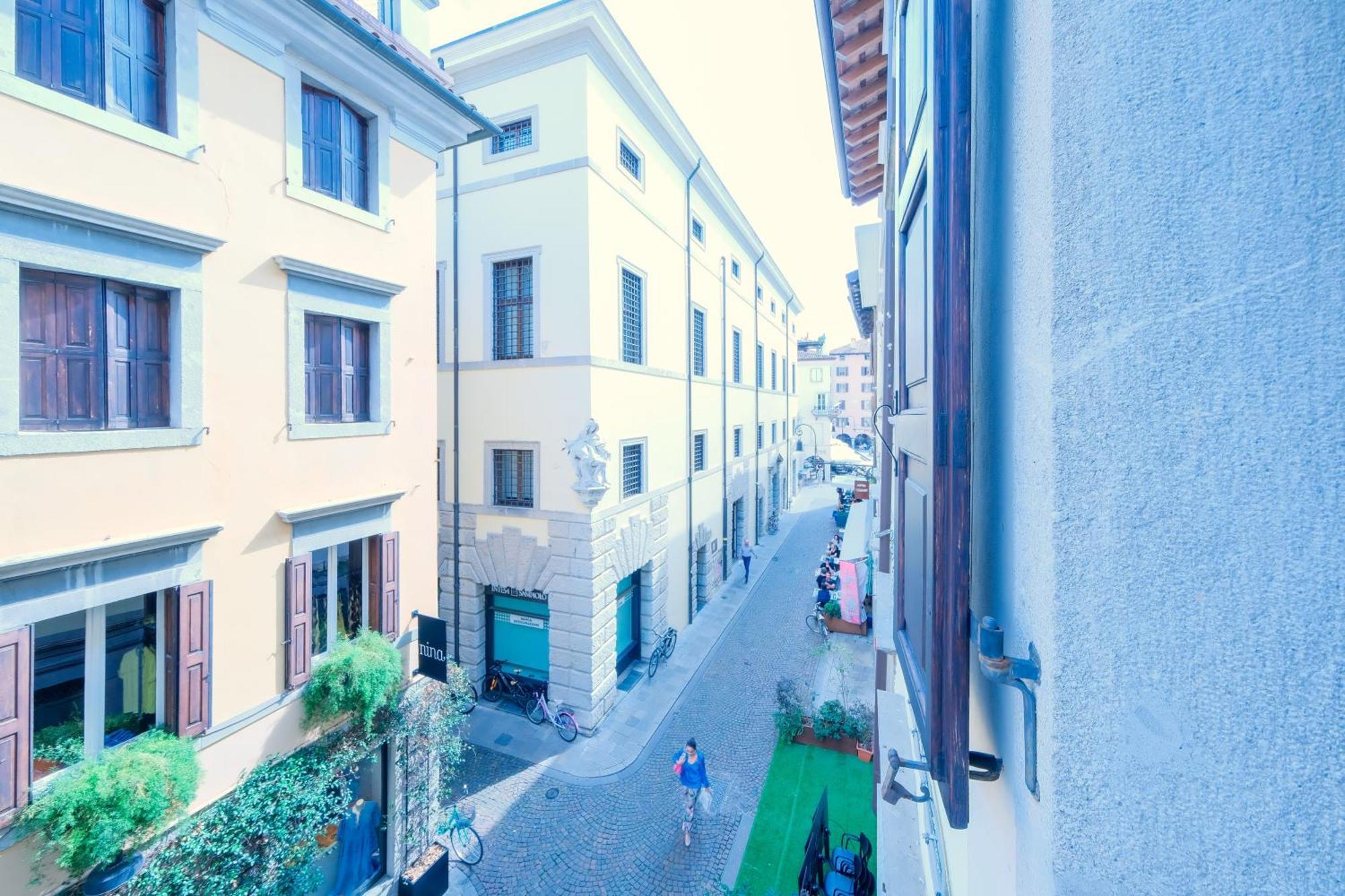 Le Case Di Sara Parking And Two Rooms In The Historic Center Udine Esterno foto